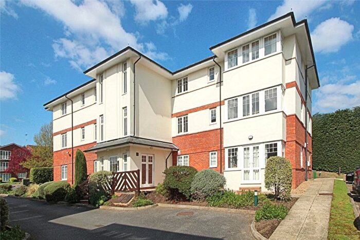 2 Bedroom Apartment To Rent In Woking, Surrey, GU22