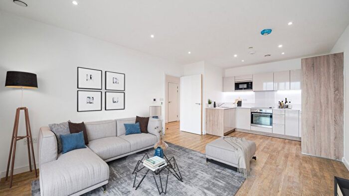 1 Bedroom Flat To Rent In Bowline Court, Telegraph Avenue, London, SE10