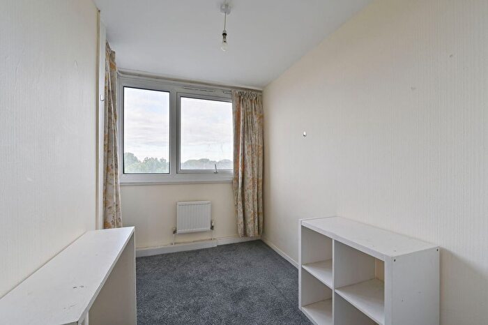 3 Bedroom Flat To Rent In Frensham Court, Mitcham, CR4