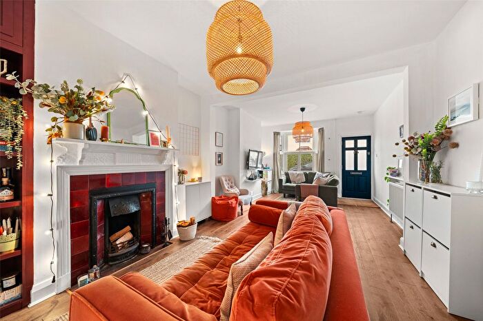 2 Bedroom Terraced House For Sale In Wescott Road, Wokingham, Berkshire, RG40