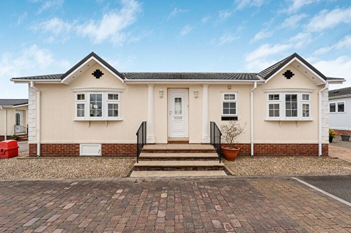 2 Bedroom Park Home For Sale In Truro Heights, Truro, TR1