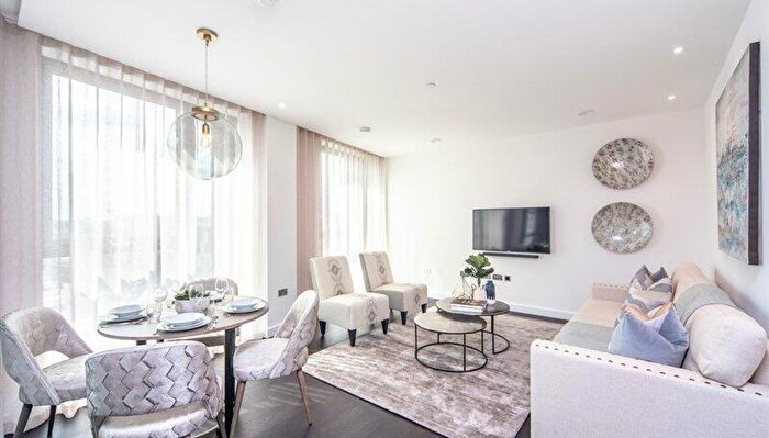 2 Bedroom Apartment To Rent In Thornes House, SW11