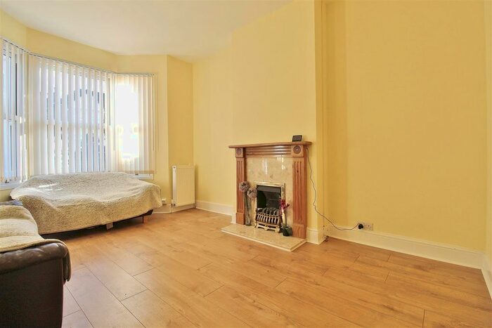 4 Bedroom Semi-Detached House To Rent In Alexandra Road, Hounslow, TW3