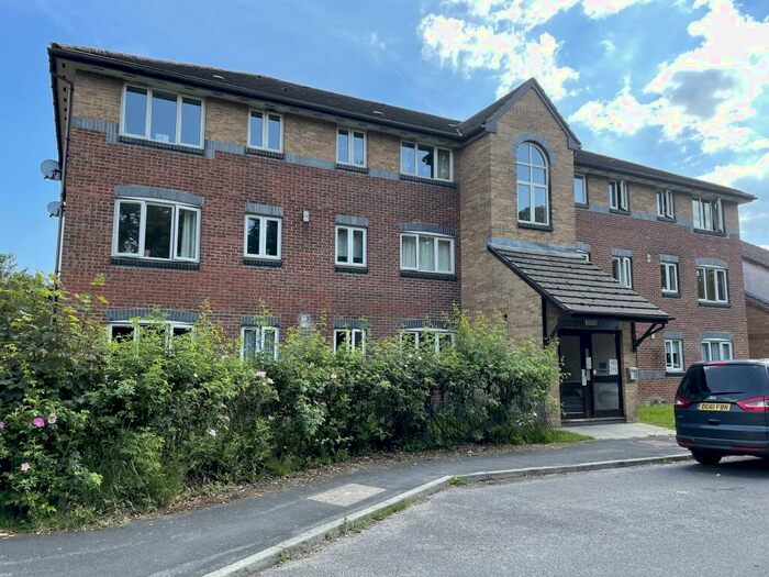 2 Bedroom Flat To Rent In Ringwood, BH24