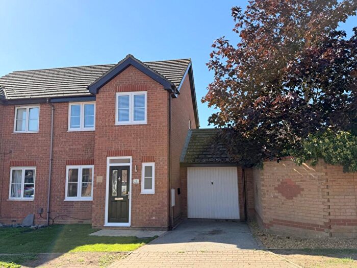 3 Bedroom Semi-Detached House To Rent In Tolkien Close, Bedford, MK41