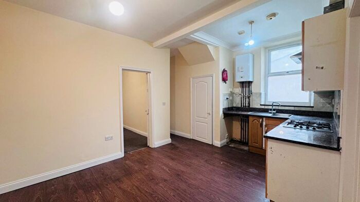 3 Bedroom Flat To Rent In Hatherley Gardens, London, E6