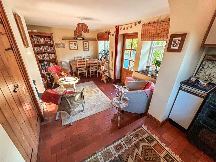 2 Bedroom Cottage For Sale In Lower Chirk Bank, Wrexham, LL14