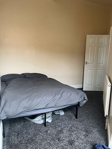 1 Bedroom Terraced House To Rent In Crescent Road, Huddersfield, HD2