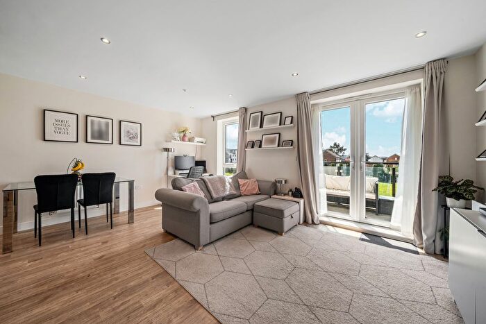 1 Bedroom Flat For Sale In Hawker Drive, Addlestone, Surrey, KT15