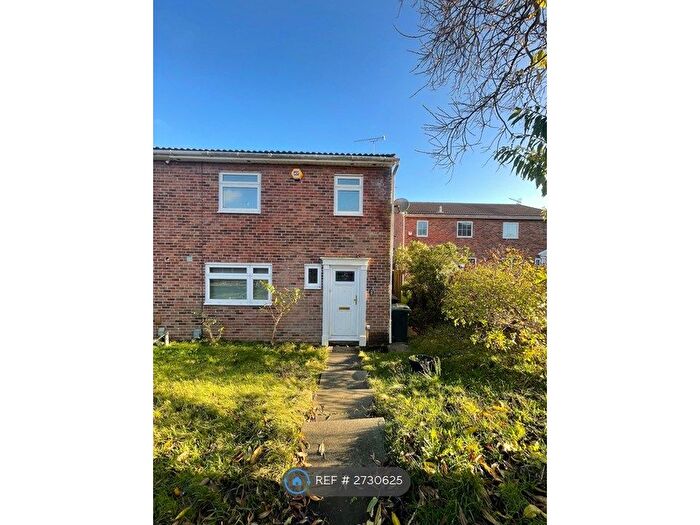3 Bedroom Semi Detached House To Rent In Barford Rise, Luton, LU2