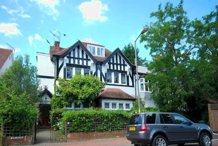 3 Bedroom Flat To Rent In Akehurst Street, Putney, SW15