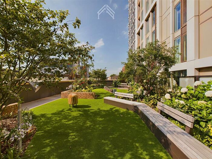 2 Bedroom Apartment To Rent In Bouchon Point, London, E1