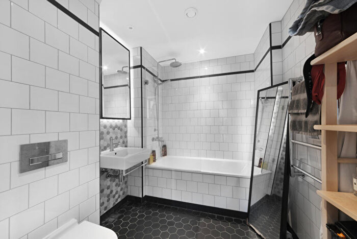 1 Bedroom Flat For Sale In Meade House, Canary Wharf, E14