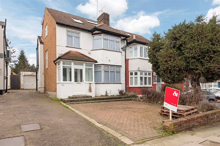 4 Bedroom Semi Detached House For Sale In Park View, London, N21