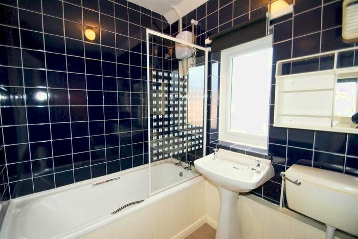 3 Bedroom Semi-Detached House To Rent In Barstow Avenue, York, YO10