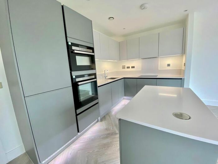 3 Bedroom Flat To Rent In Courthouse Way, London, SW18