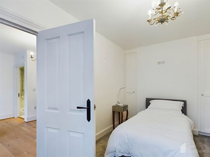 1 Bedroom Flat For Sale In Mulberry Green, Harlow, CM17