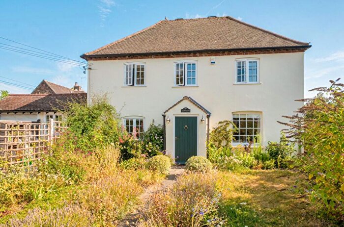 3 Bedroom Detached House For Sale In Chestnut Walk, Tangmere, PO20
