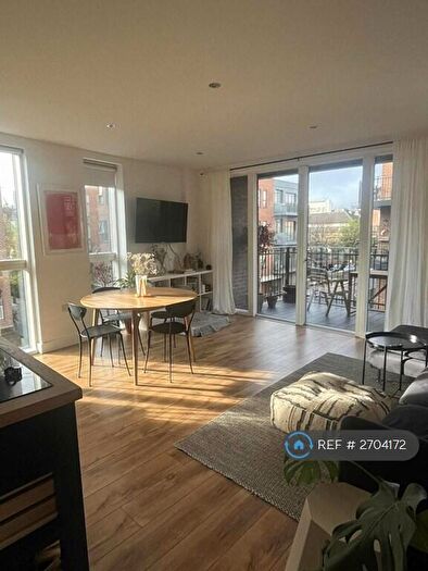 2 Bedroom Flat To Rent In Haggerston, London, E2