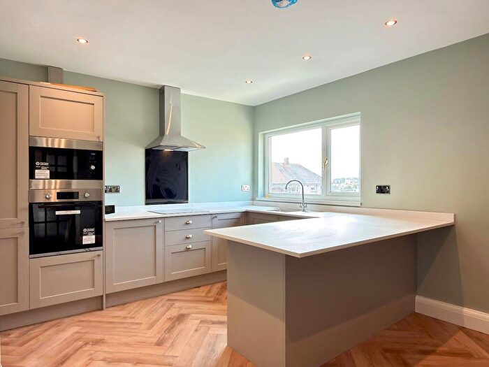 2 Bedroom Flat To Rent In Wimmerfield Avenue, Killay, SA2