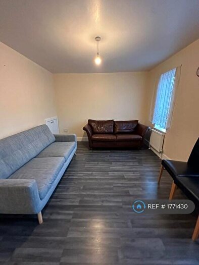 2 Bedroom Flat To Rent In Broad Street, Chesham, HP5