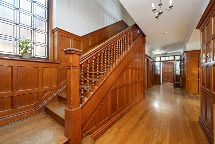 6 Bedroom Property To Rent In Links Road, Findon Valley, Worthing, BN14