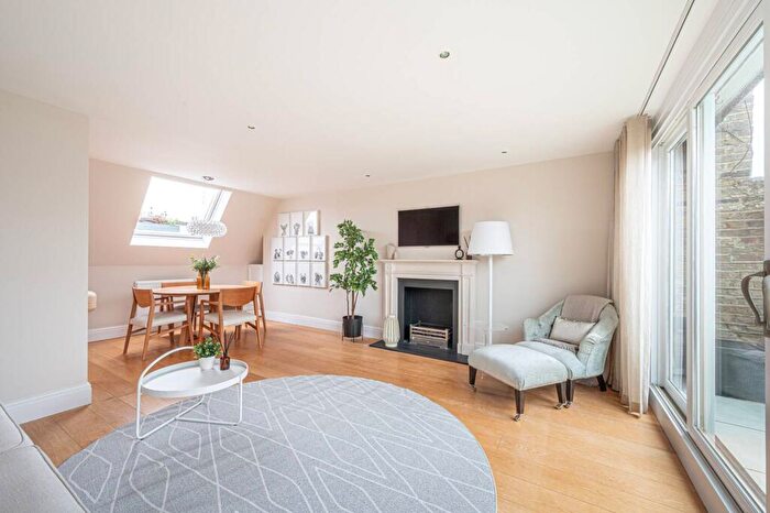 2 Bedroom Flat For Sale In Carlingford Road, Hampstead, London, NW3