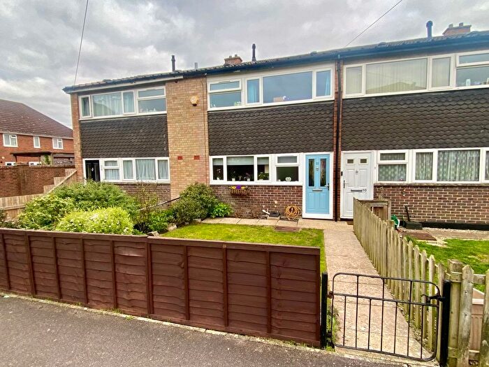 3 Bedroom Terraced House For Sale In Hill Walk, Fareham, PO15