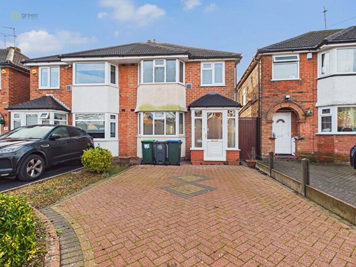3 Bedroom Semi Detached House For Sale In Wilderness Lane, Birmingham, B43