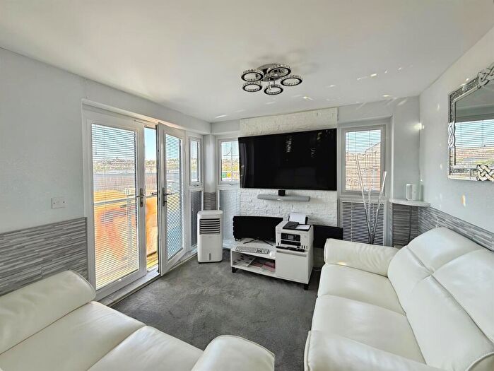 2 Bedroom Flat For Sale In Neptune Road, Barry, CF62