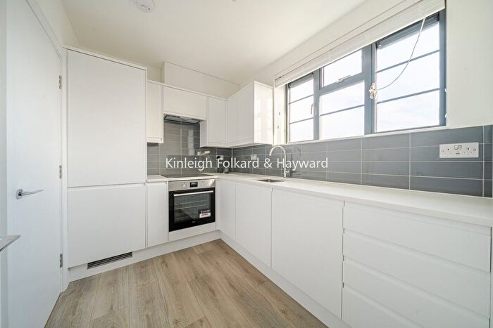 2 Bedroom Flat To Rent In Wandsworth Road, London, SW8