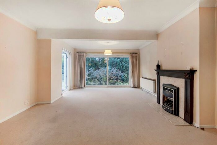 4 Bedroom Detached Bungalow To Rent In Woodlands Road, Bromley, BR1