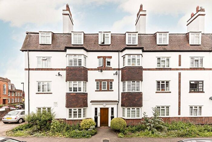 2 Bedroom Flat To Rent In Barrow Road, London, SW16