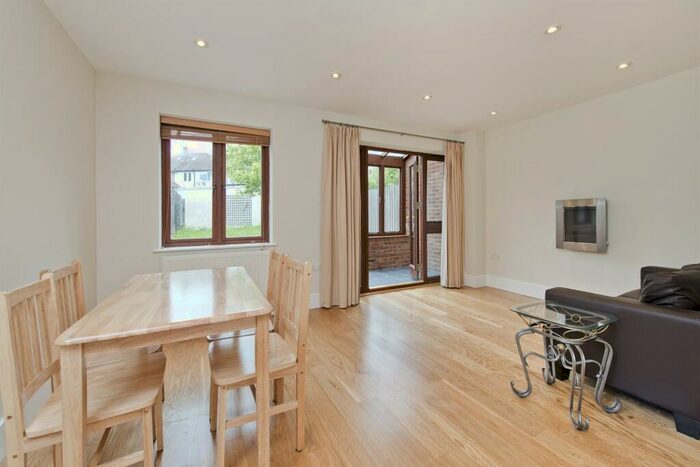 3 Bedroom Detached House To Rent In Palermo Road, London, NW10