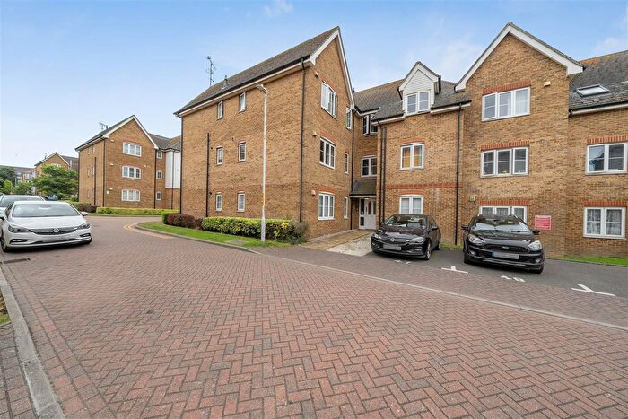 2 Bedroom Flat For Sale In Wherry Close, Margate, CT9
