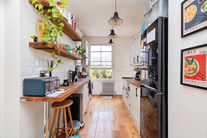 2 Bedroom Flat To Rent In Clyston Street, London, SW8