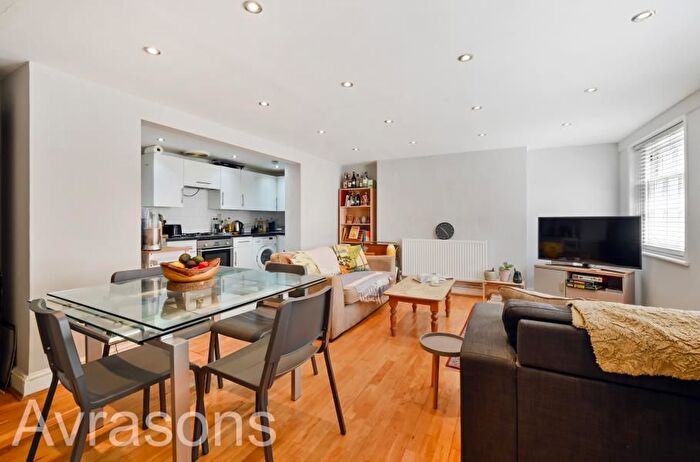 2 Bedroom Flat To Rent In Clapham Road, London, SW9