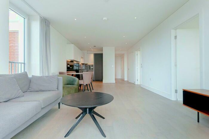 2 Bedroom Apartment To Rent In Gartons Way, London, SW11
