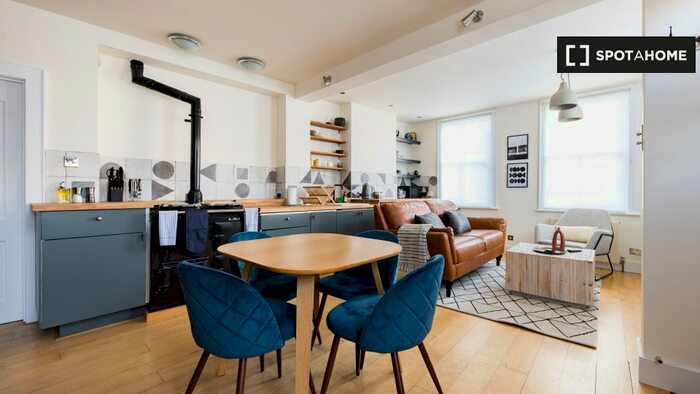 2 Bedroom Flat To Rent In Mile End Pl, E1