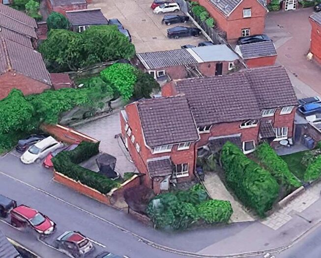 3 Bedroom Semi-Detached House For Sale In Rowlands Close, Mill Hill, NW7