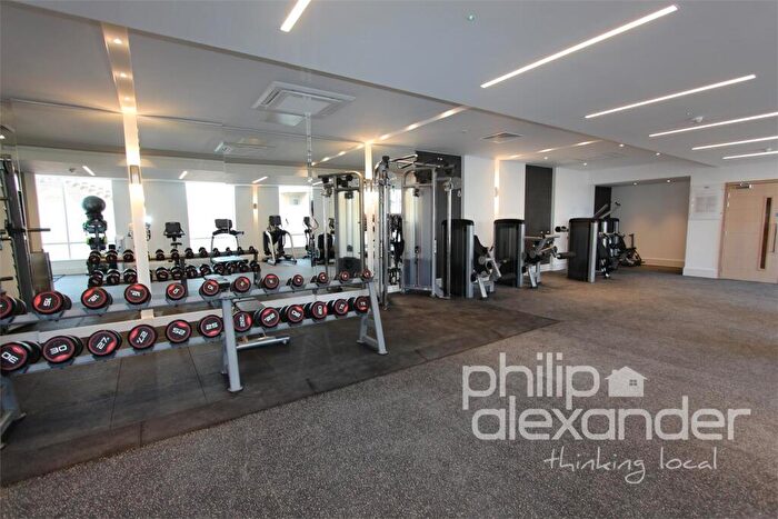 2 Bedroom Apartment To Rent In Lang Court, Smithfield Square, Hornsey, N8
