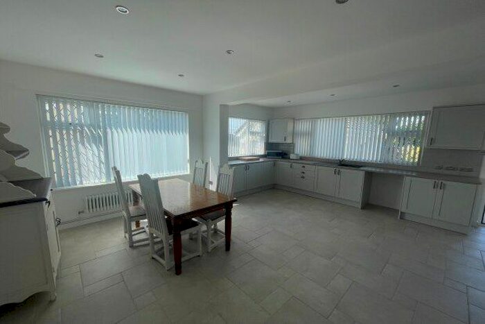 4 Bedroom Property To Rent In Myrtle Hill, Llanelli, SA15