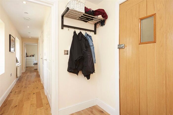 2 Bedroom Flat To Rent In Portsmouth Road, Cobham, Surrey, KT11