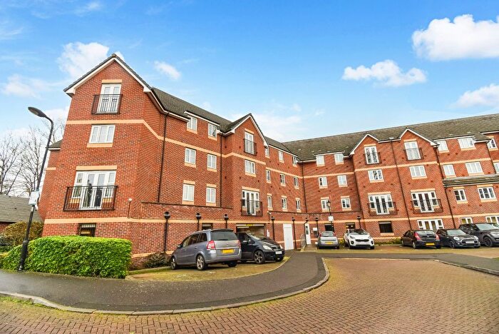 2 Bedroom Flat For Sale In Eaton Avenue, Cippenham, Berkshire, SL1