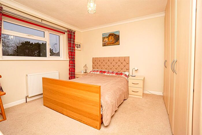 2 Bedroom Detached Bungalow For Sale In Grange Avenue, Hastings, TN34