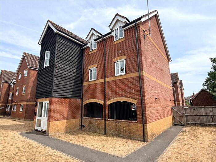 2 Bedroom Apartment For Sale In Harbury Court, Newbury, RG14