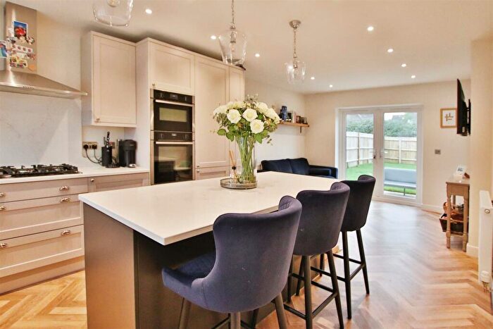 4 Bedroom Detached House To Rent In Horatio Gardens, Warsash, Southampton, SO31