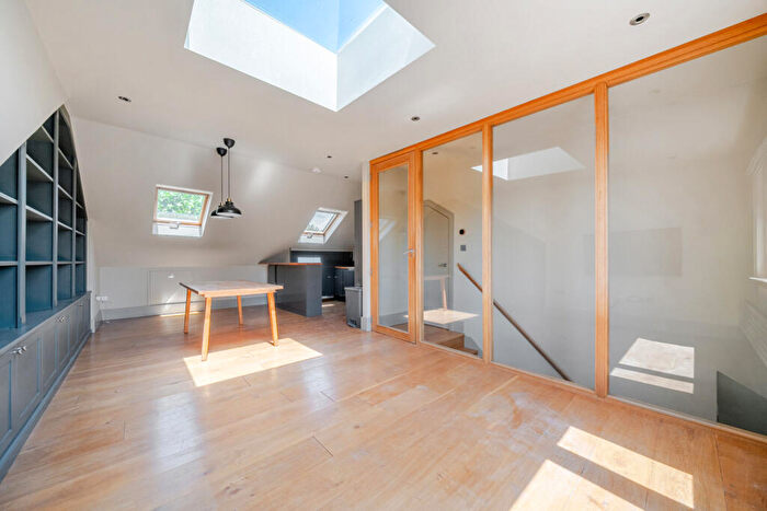 1 Bedroom Apartment For Sale In East Dulwich Grove, London, SE22