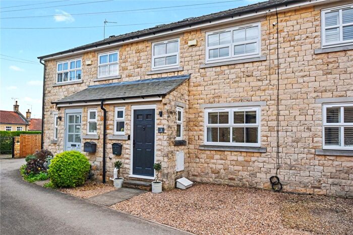 3 Bedroom Town House For Sale In Moon Hill Court, Aberford, Leeds, West Yorkshire, LS25