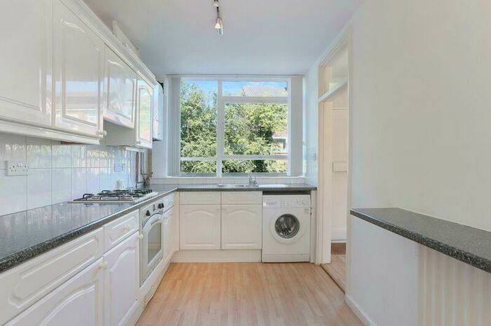 2 Bedroom Apartment To Rent In Shoreham Close, SW11